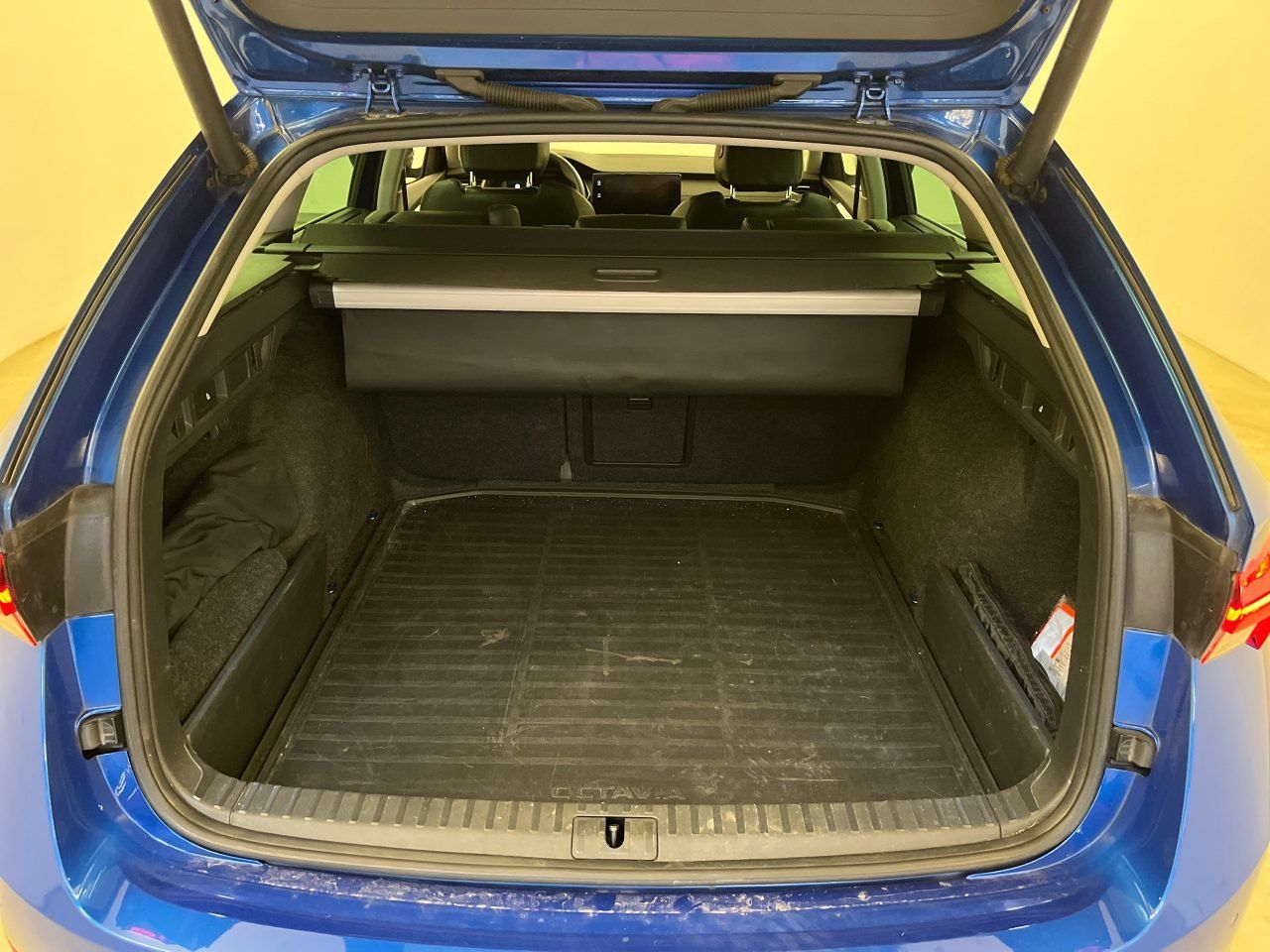 Skoda Octavia Combi 2.0 TDI First Edition - Samsaru's Car Outlet