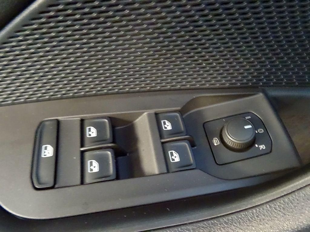 Skoda Octavia Combi 1.0 TSI - Samsaru's Car Outlet