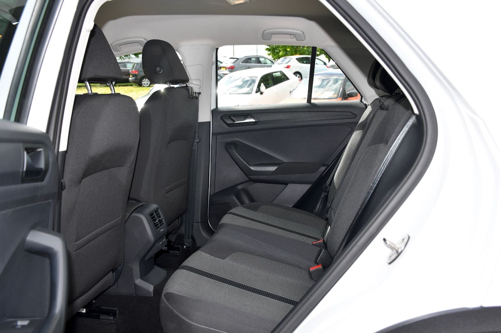 Volkswagen T-Roc Life - Samsaru's Car Outlet