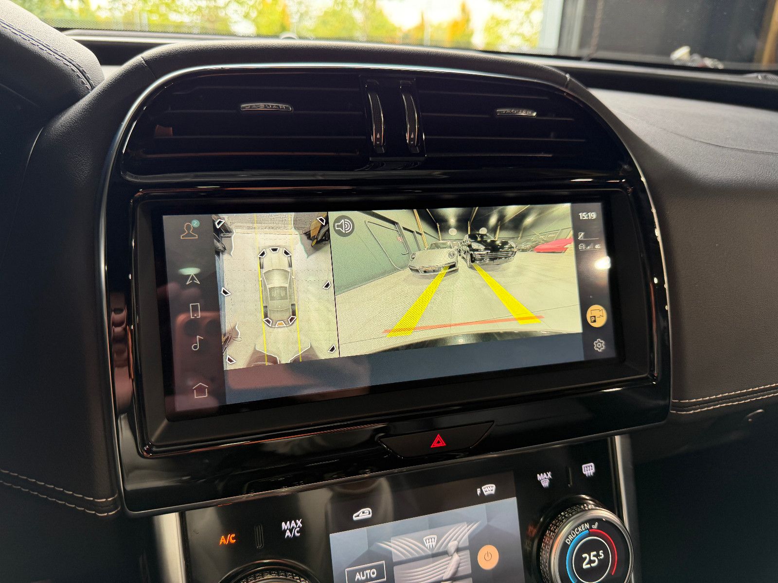 Jaguar XE R-Dynamic Black/PANO/360''KAM/MERIDIAN/LED