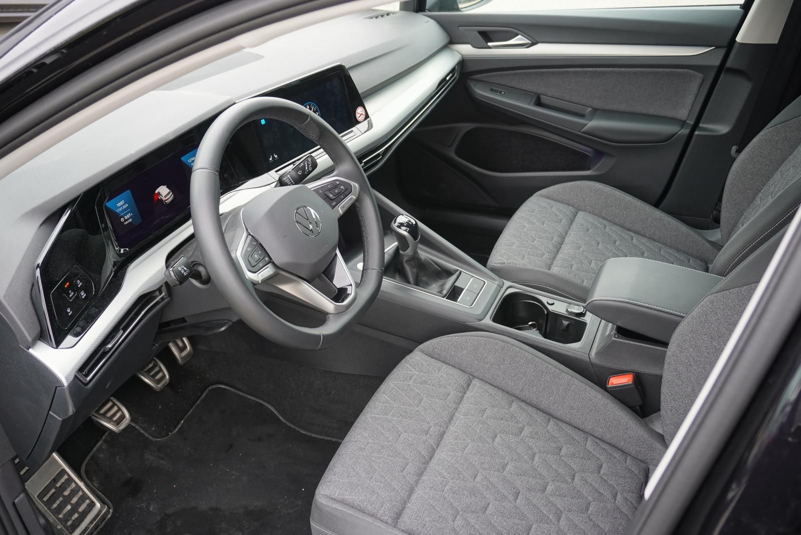 Volkswagen Golf VIII 1.5 TSI MOVE - Samsaru's Car Outlet
