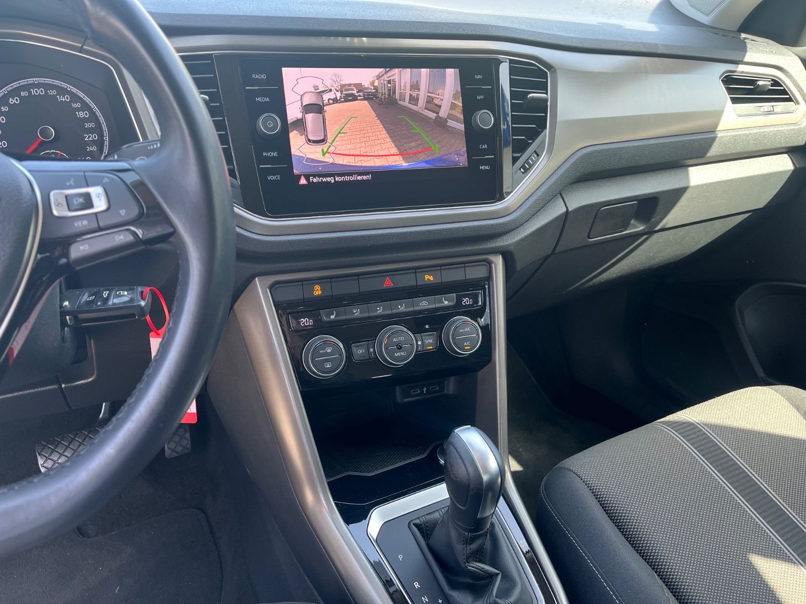 Volkswagen T-Roc 1.5 TSI Style - Samsaru's Car Outlet