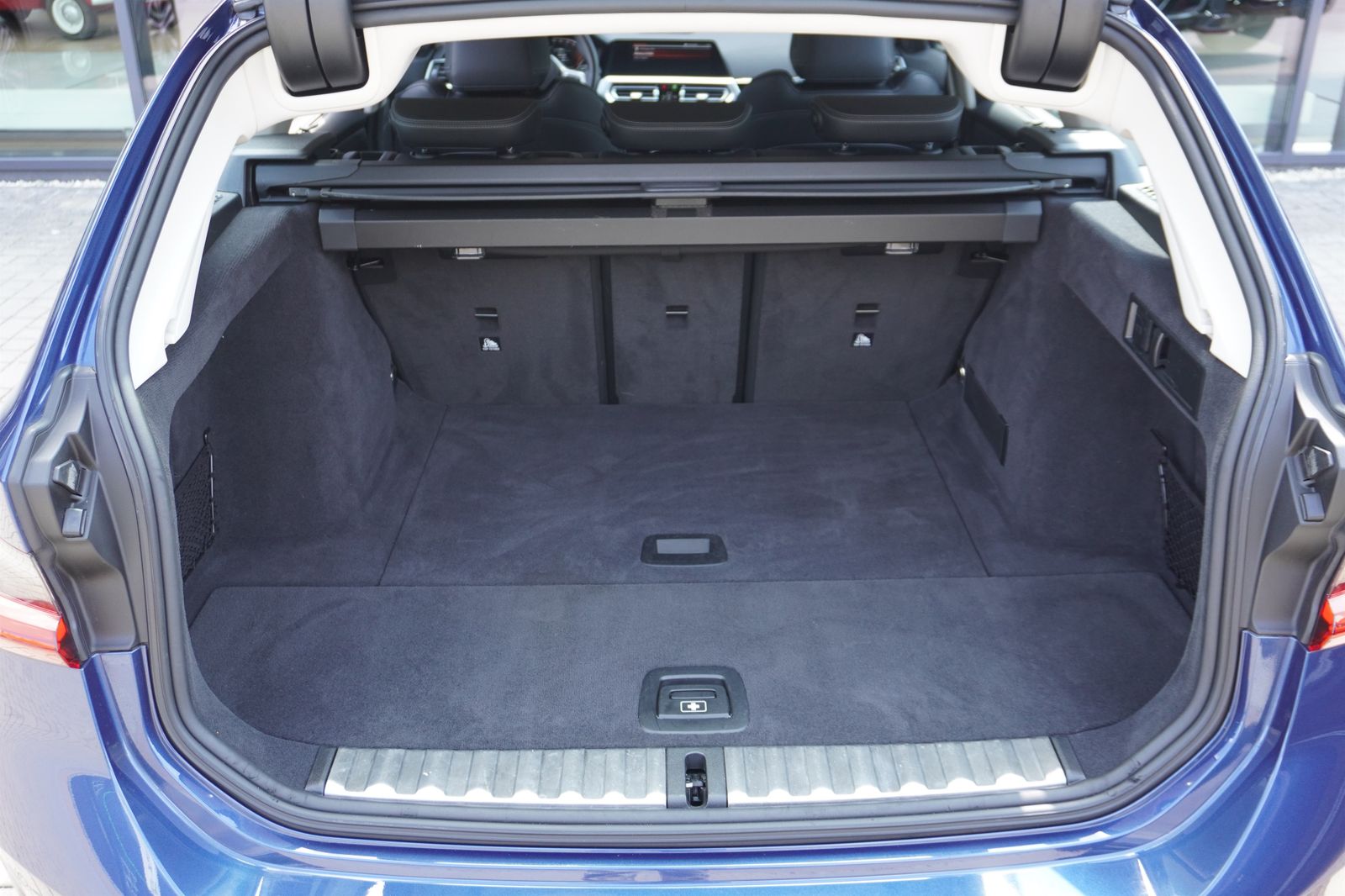 BMW 330d Touring Sport Line - Samsaru's Car Outlet