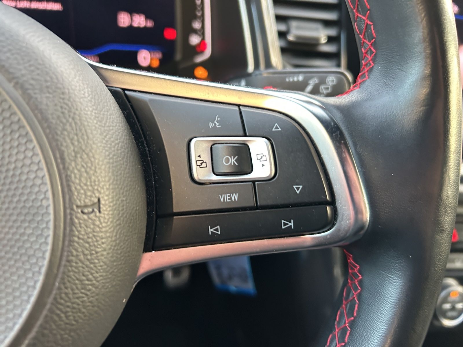 Volkswagen T-Roc TSI Sport R-Line - Samsaru's Car Outlet