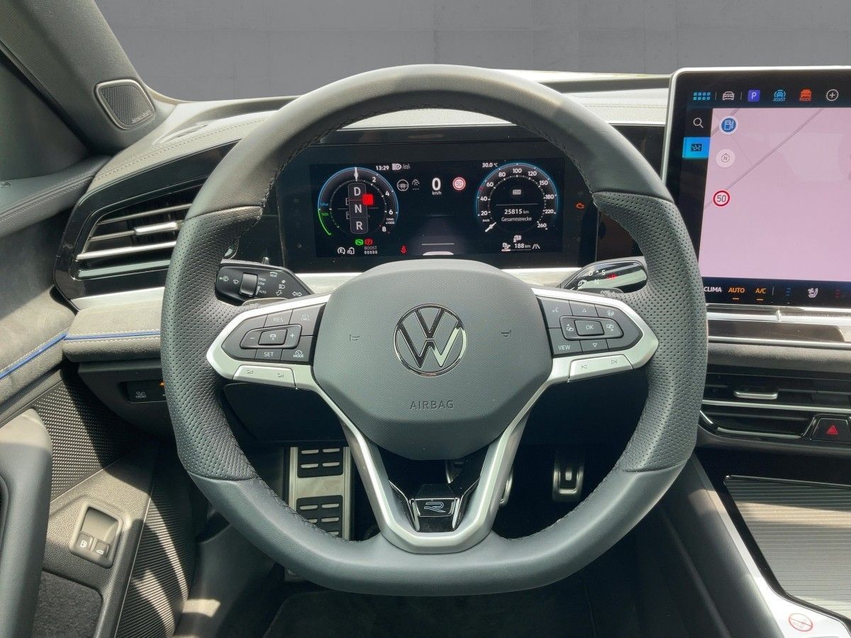 Volkswagen Passat Variant 1.5 eHYBRID R-LINE 5JG+AHK+PANO