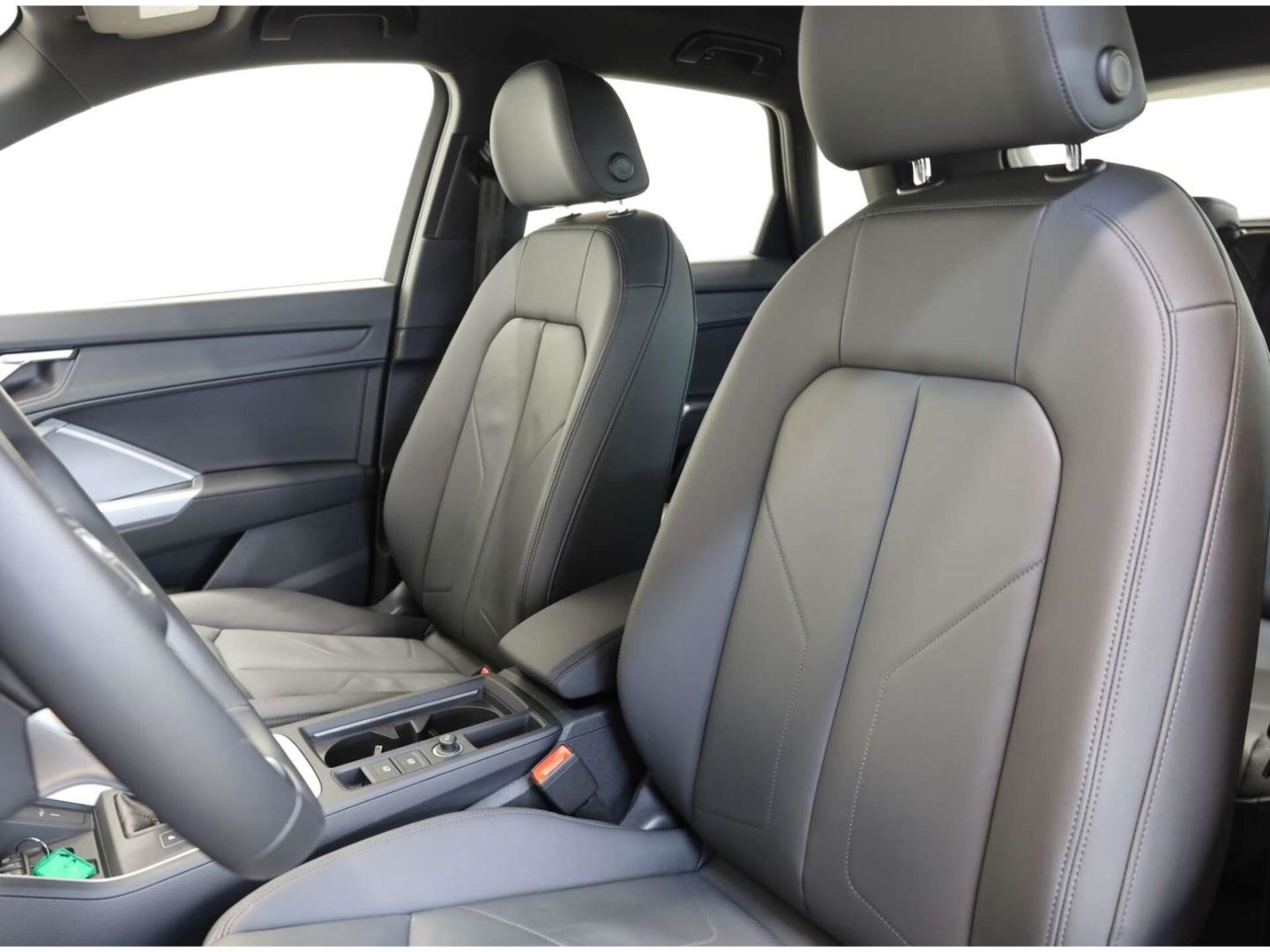 Audi Q3 40 TFSI quattro advanced - Samsaru's Car Outlet