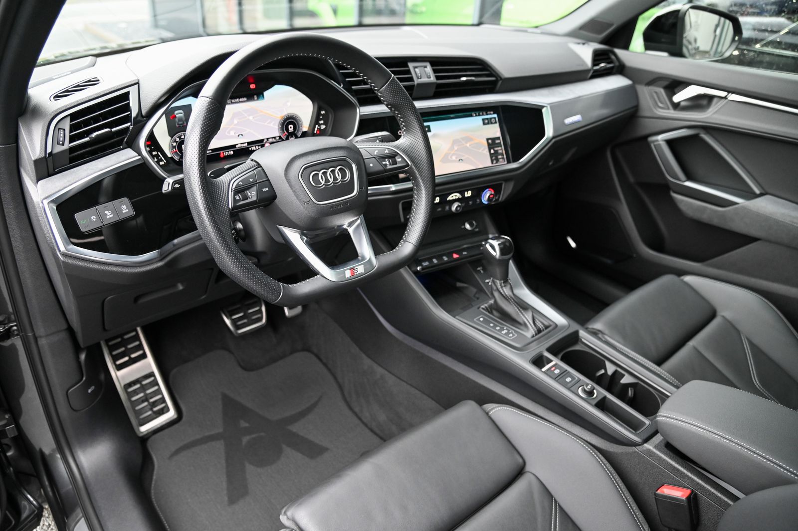 Audi Q3 40 TFSI quattro S line - Samsaru's Car Outlet