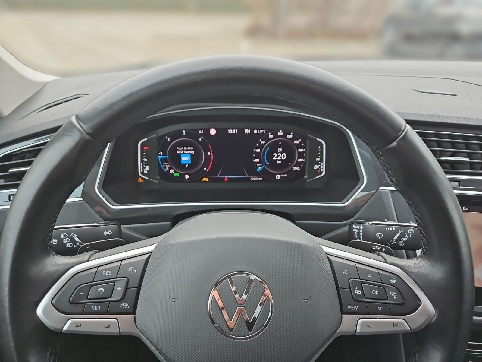 Volkswagen Tiguan 2.0 TDI Elegance 4Motion/NAVI/AHK/Matrix