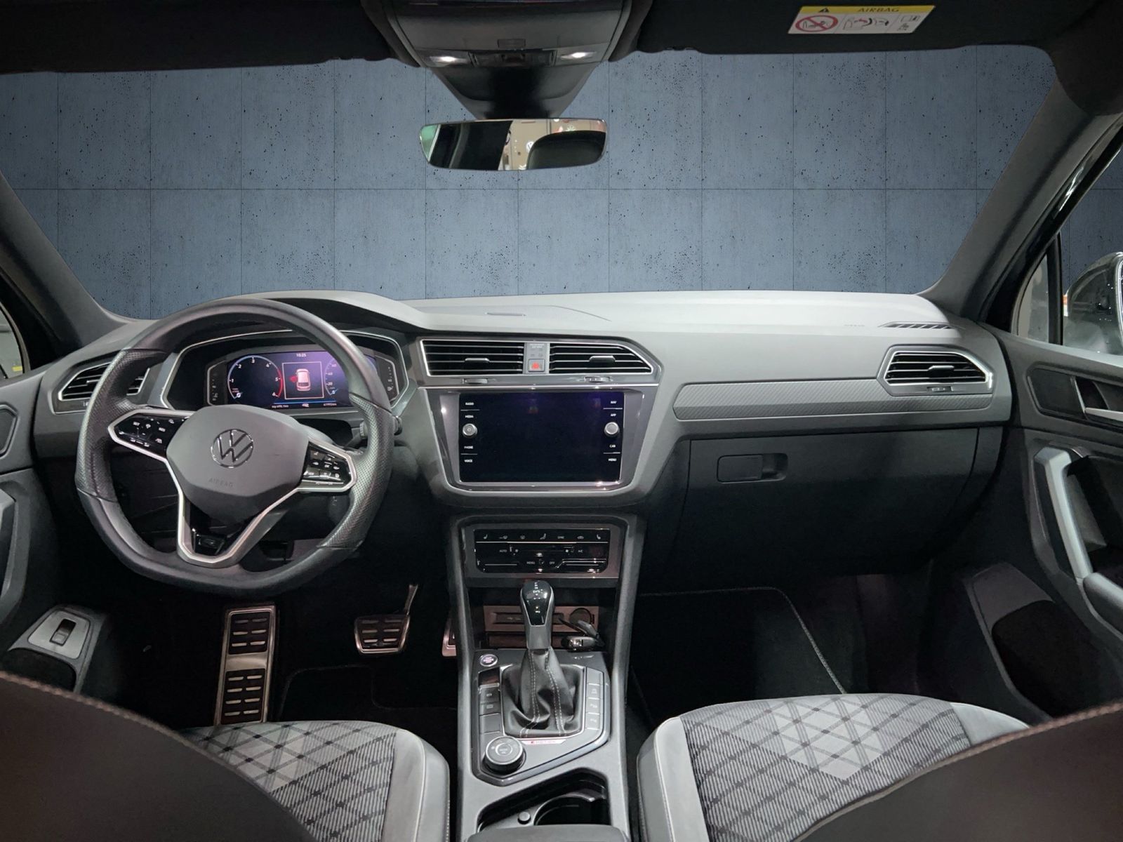 Volkswagen Tiguan 2.0 TDI DSG 4Motion R-Line /AHK /PANO