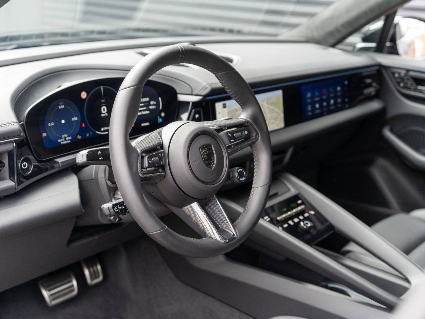 Porsche Macan Electric Turbo Matrix LED Beifahrerdisplay