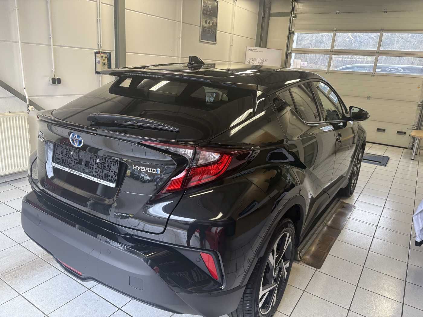 Toyota C-HR Hybrid - Samsaru's Car Outlet