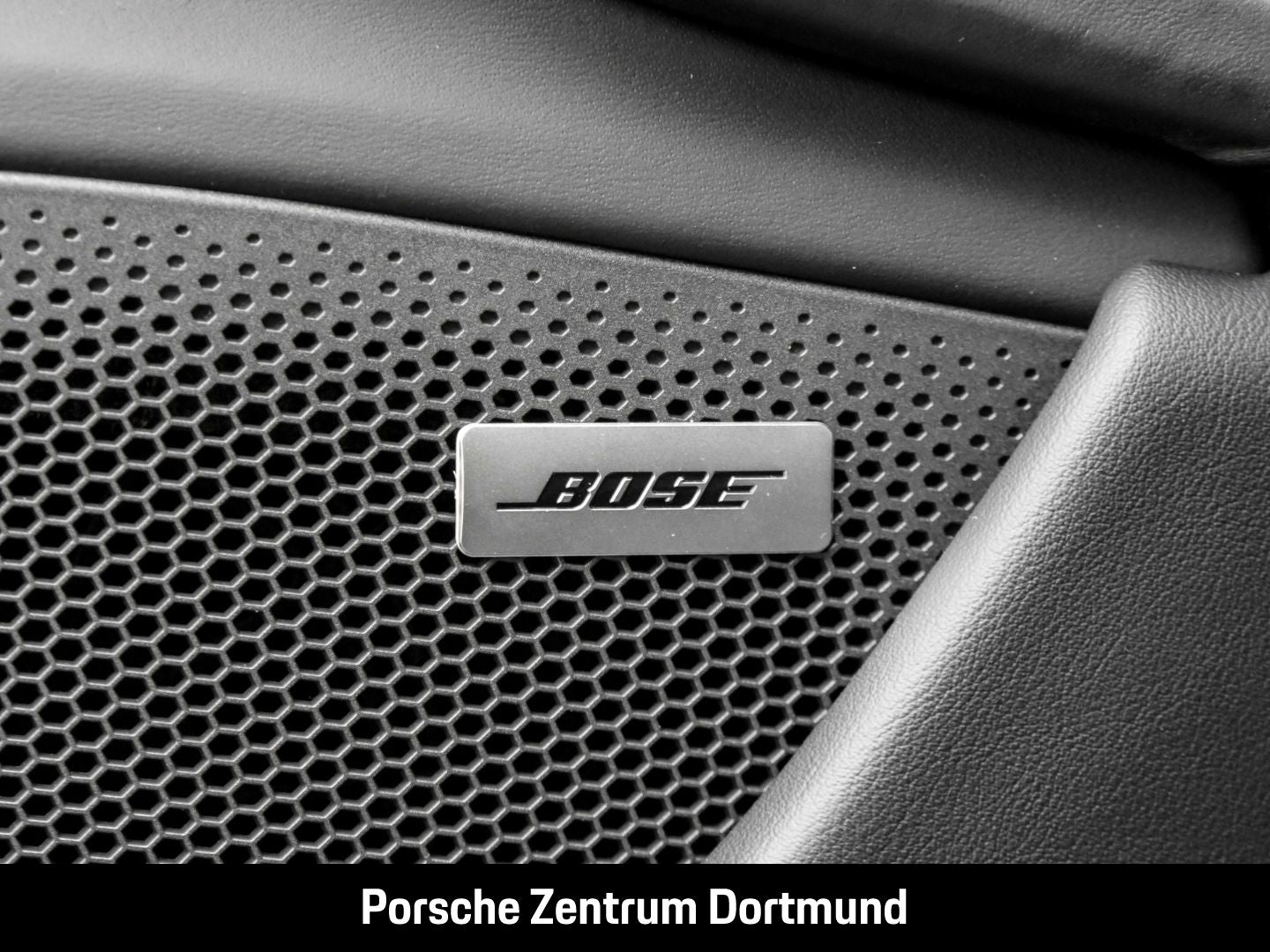 Porsche Taycan Turbo Surround-View LED-Matrix InnoDrive