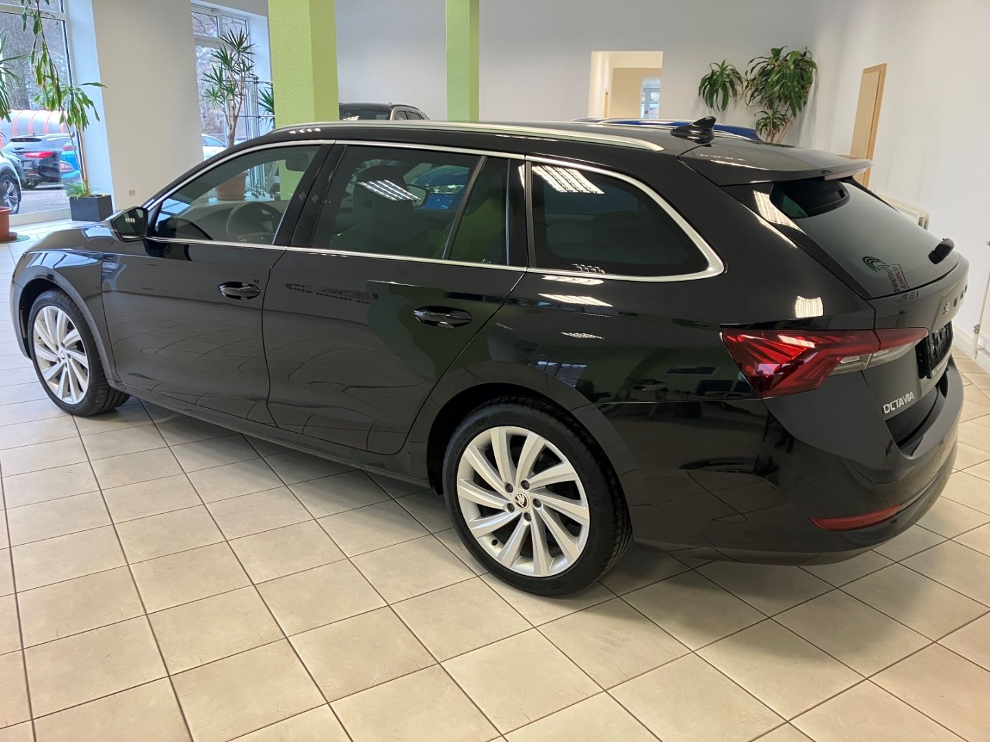 Skoda Octavia 2.0 TDI Combi - Samsaru's Car Outlet