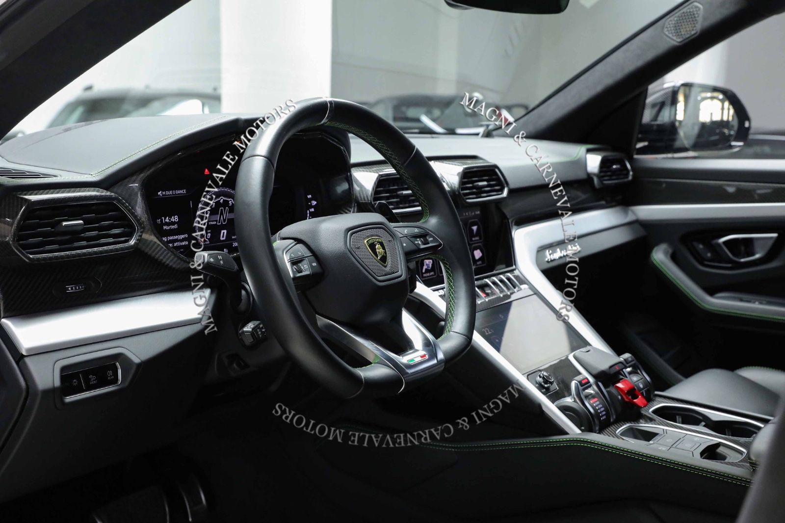 Lamborghini Urus - Samsaru's Car Outlet