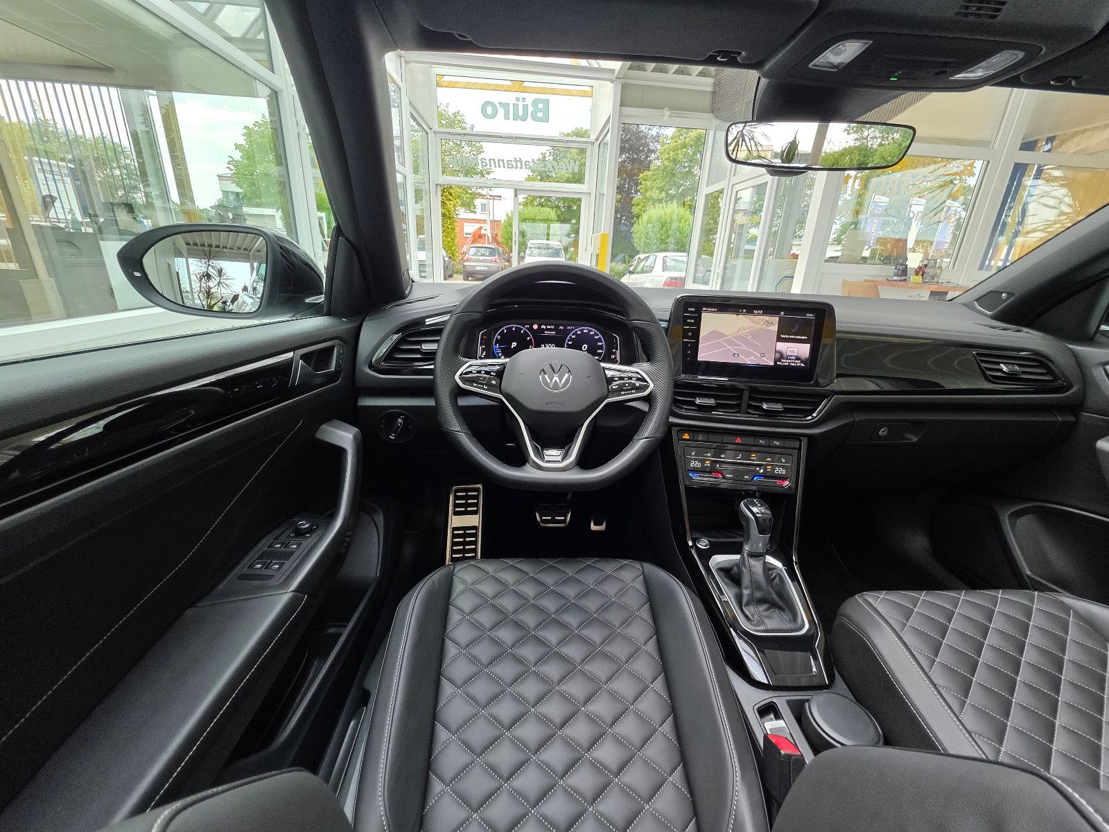 Volkswagen T-Roc R-Line Black - Samsaru's Car Outlet