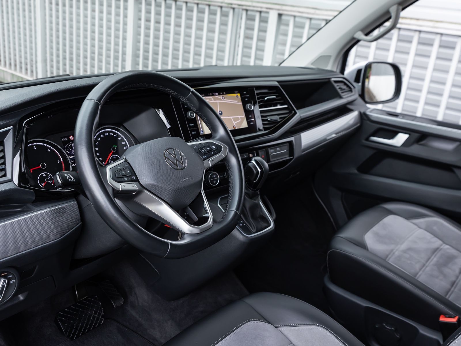 Volkswagen T6 Multivan - Samsaru's Car Outlet