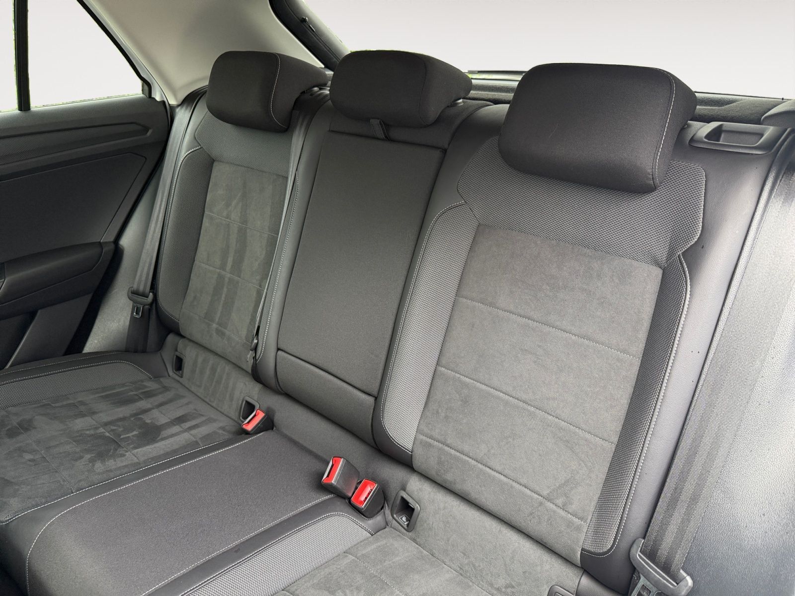 Volkswagen T-Roc 1.5 TSI DSG Facelift Style - Samsaru's Car Outlet