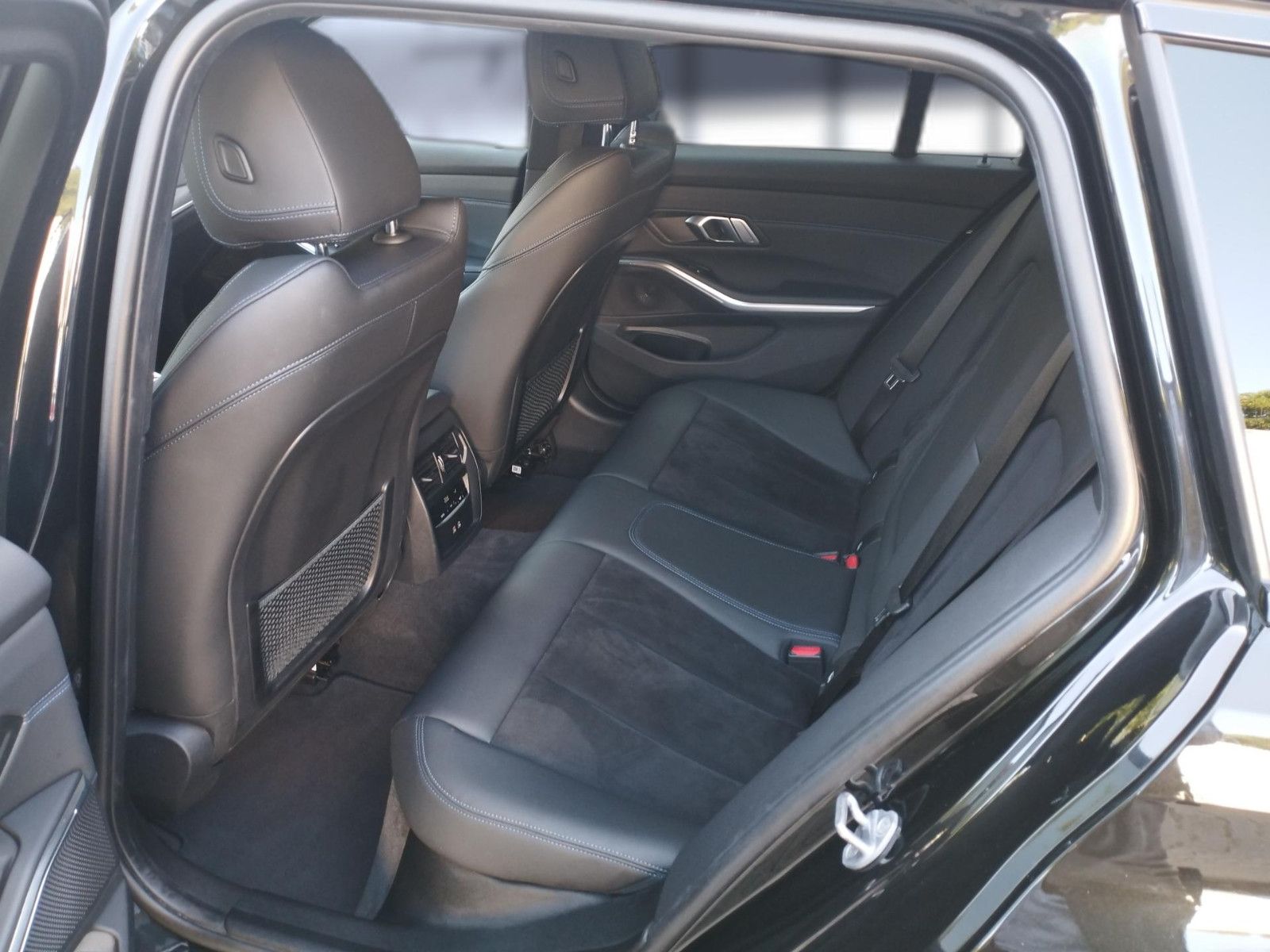 BMW 320 d xDrive M Sport - Samsaru's Car Outlet