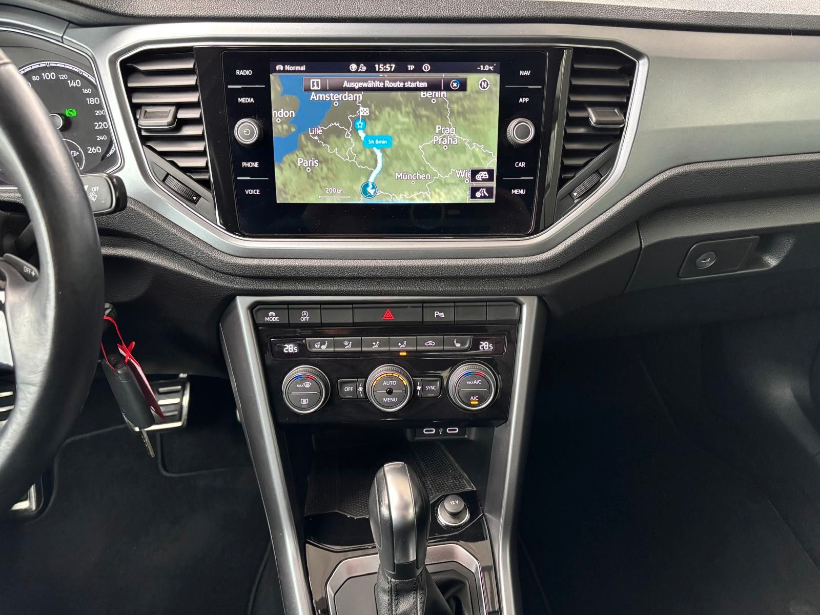Volkswagen T-Roc Active 1.5 TSI DSG - Samsaru's Car Outlet