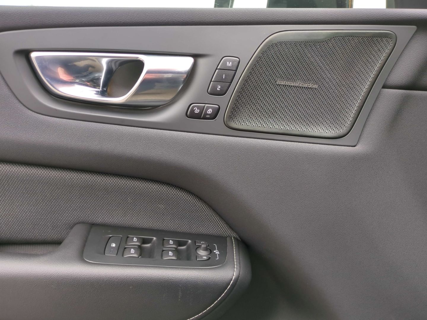 Volvo XC60 R Design Recharge Plug-In Hybrid AWD T8 Twi