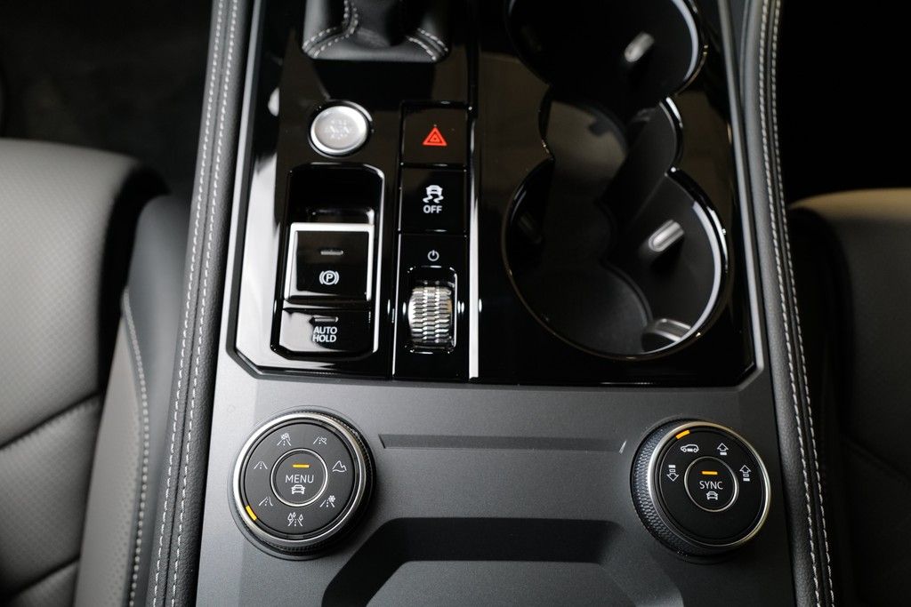 Volkswagen Touareg 3.0TDI R-Line - Samsaru's Car Outlet