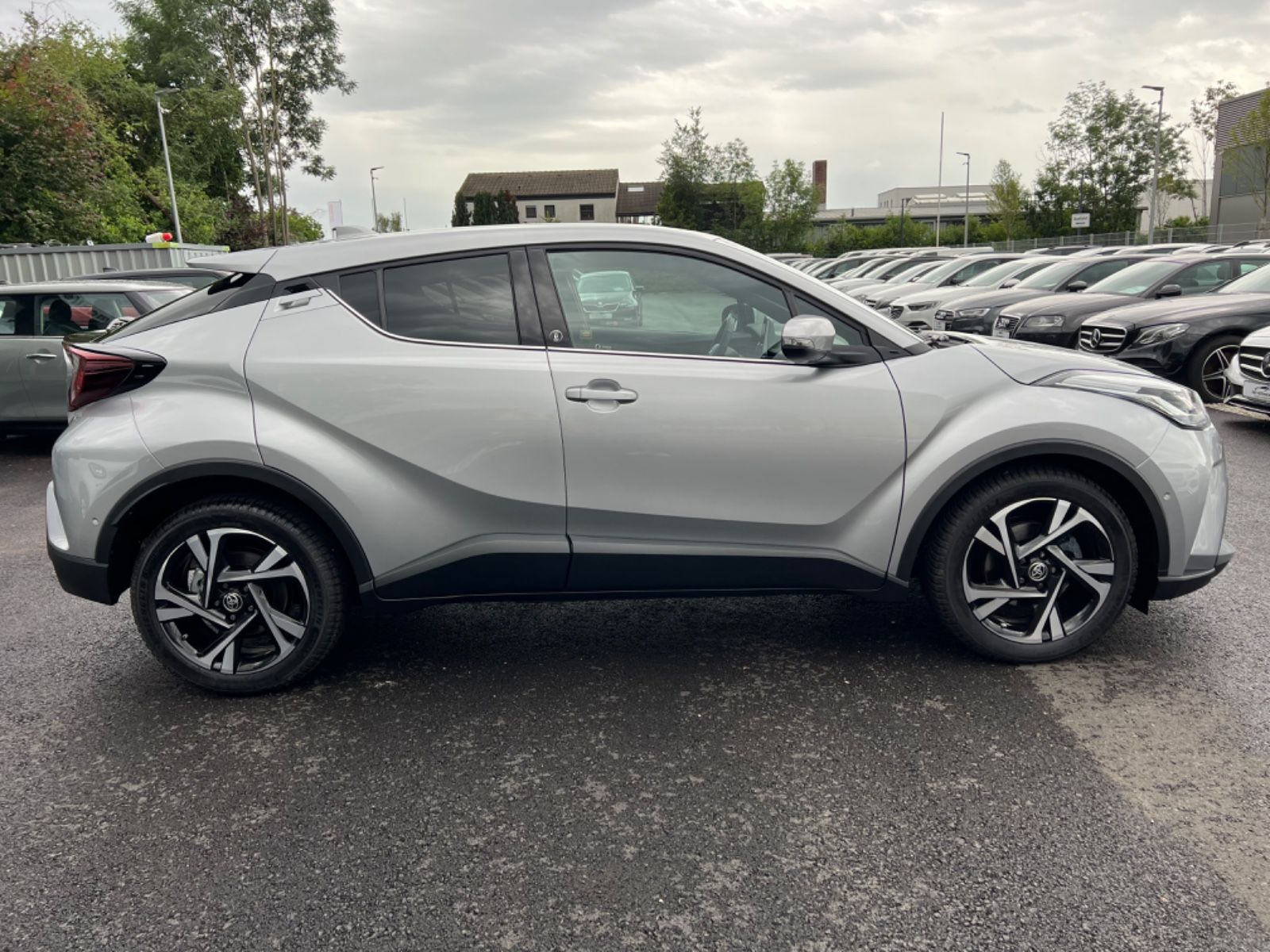 Toyota C-HR Hybrid 1.8 Team - Samsaru's Car Outlet