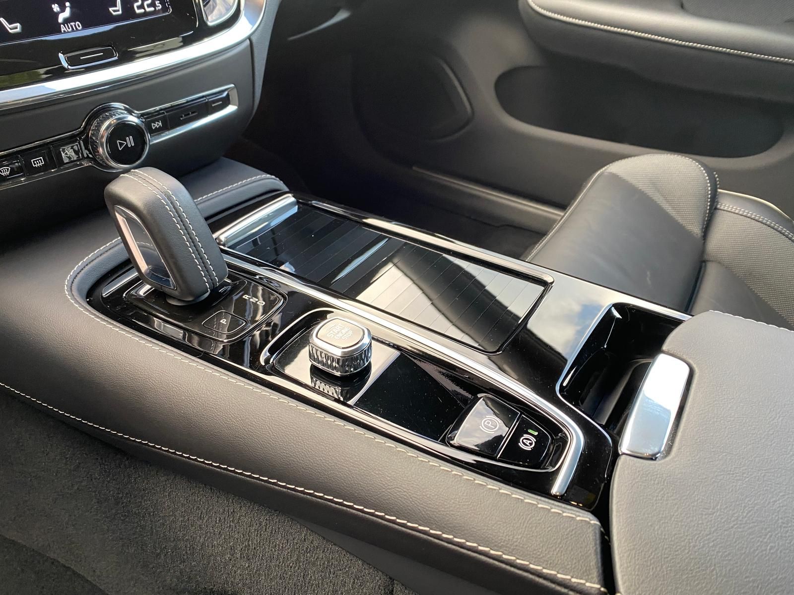 Volvo S60 T8 Recharge Plus Dark AWD CAM LED LHZ MEMORY