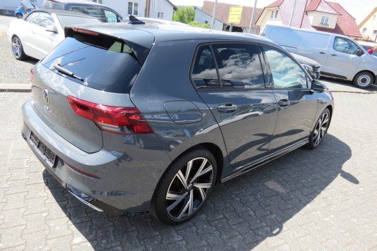 Volkswagen Golf VIII 2.0 TDI R-Line - Samsaru's Car Outlet