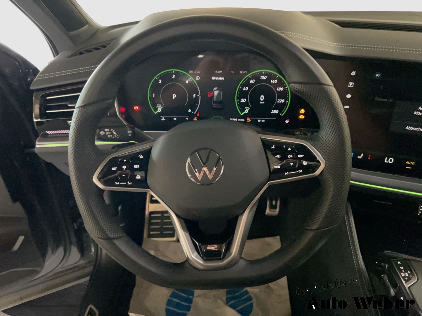 Volkswagen Touareg V6 4Motion R-Line - Samsaru's Car Outlet