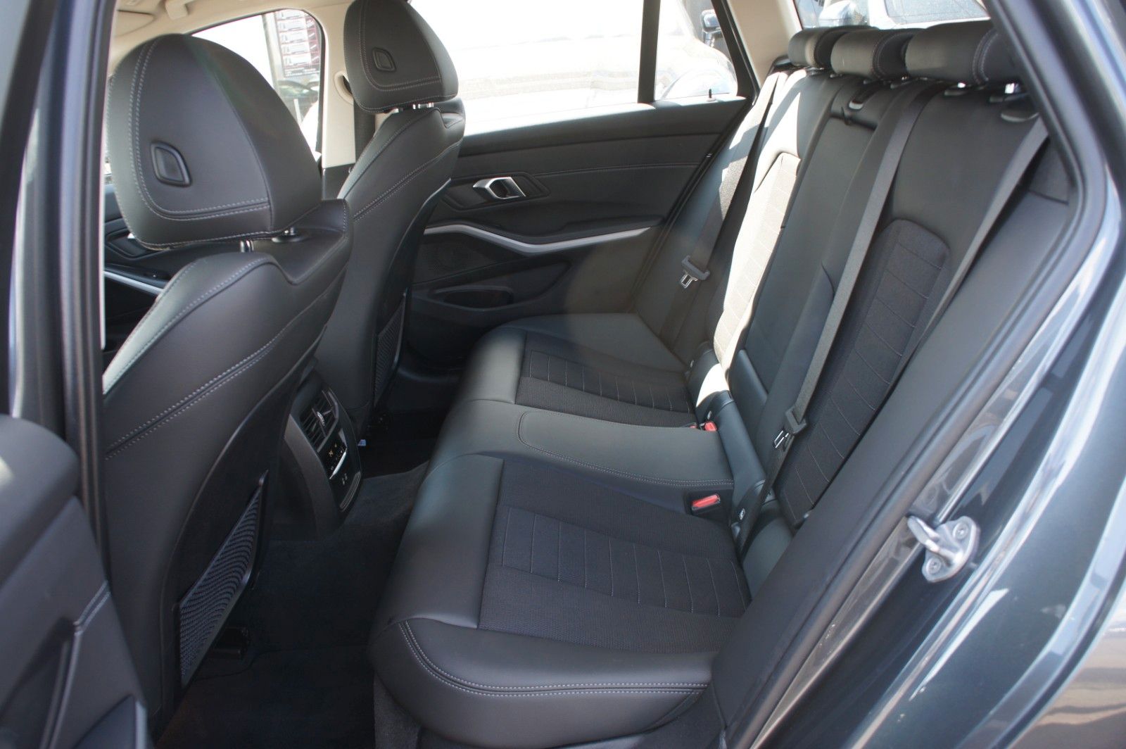 BMW 320d xDrive Advantage - Samsaru's Car Outlet