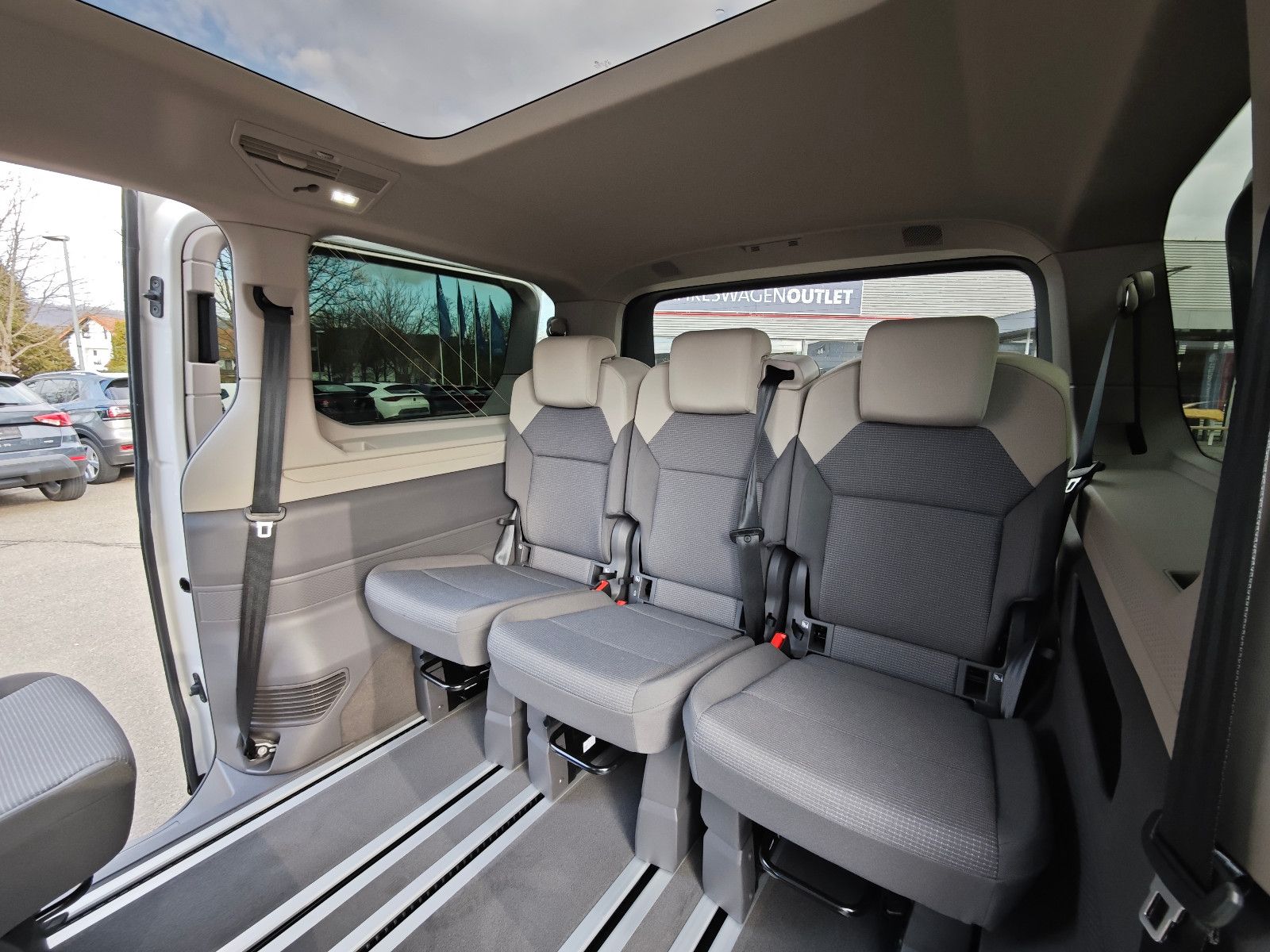 Volkswagen T7 - Samsaru's Car Outlet