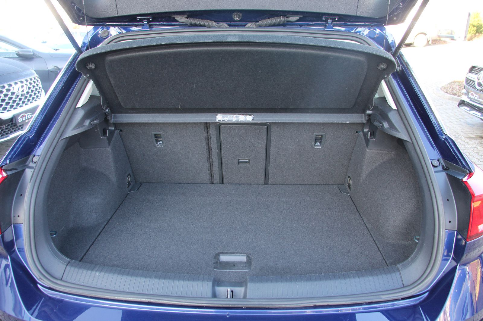Volkswagen T-Roc Style - Samsaru's Car Outlet