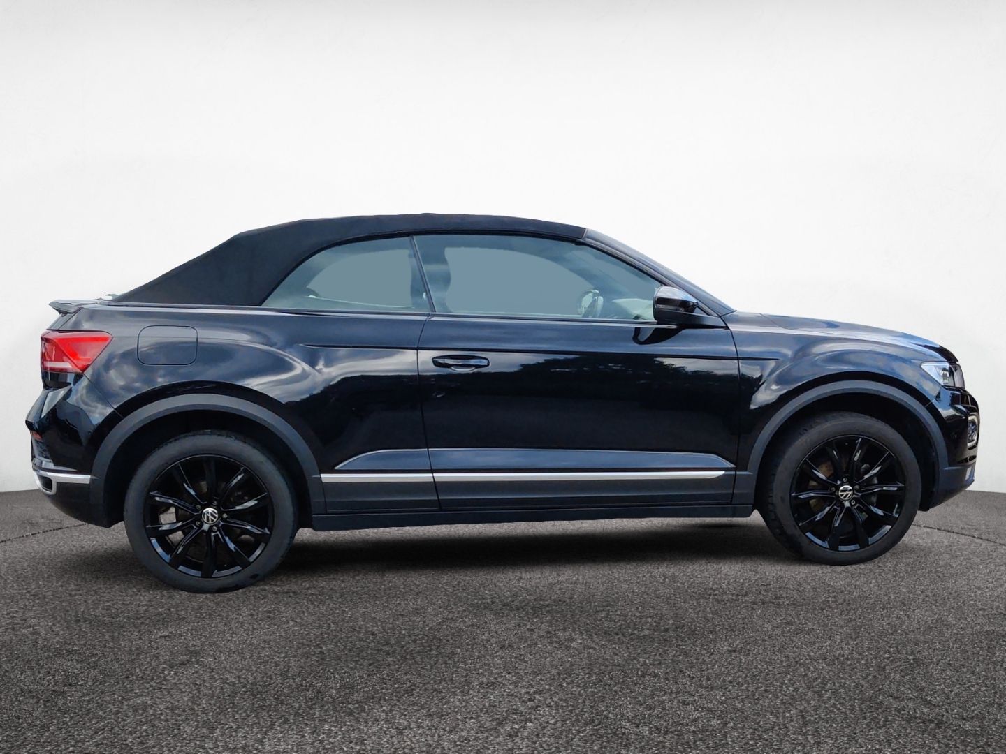 Volkswagen T-Roc Cabriolet 1.0 TSI Style - Samsaru's Car Outlet