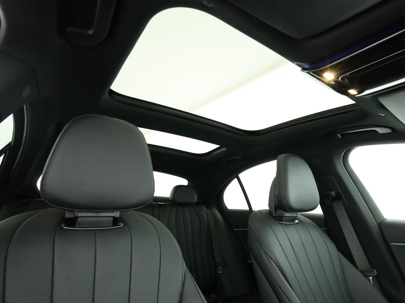 Mercedes-Benz E 450 d 4M *AMG Prem*Pano*360°*AHK*Sitzklima*HUD