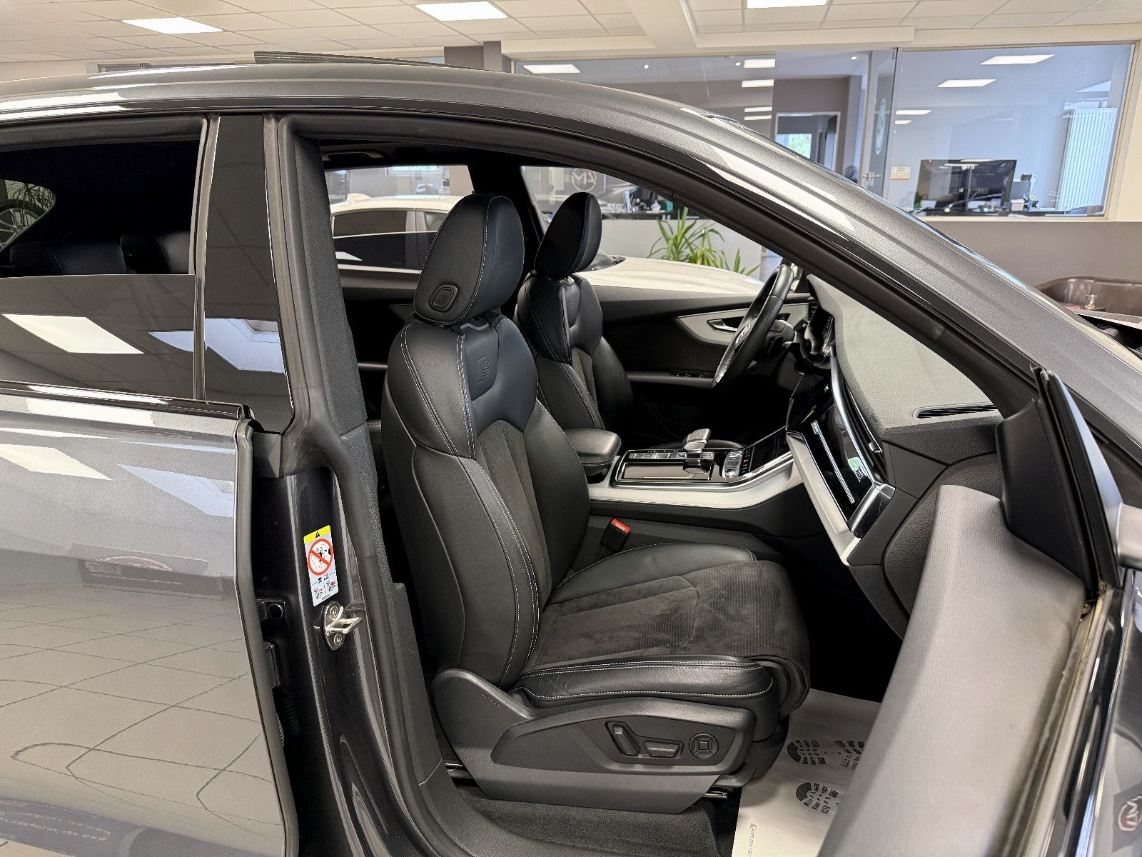 Audi Q8 50TDI Quattro *S-Line*PanSD*ACC*AHK*SoftCls