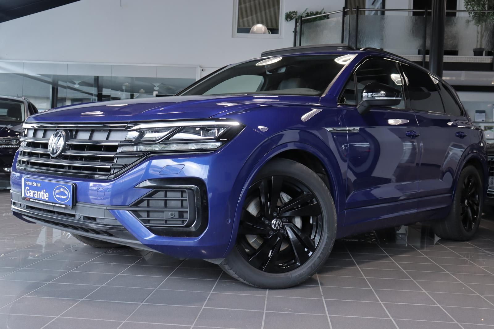 Volkswagen Touareg 3.0 TDI 4M R-LINE BLACK - Samsaru's Car Outlet