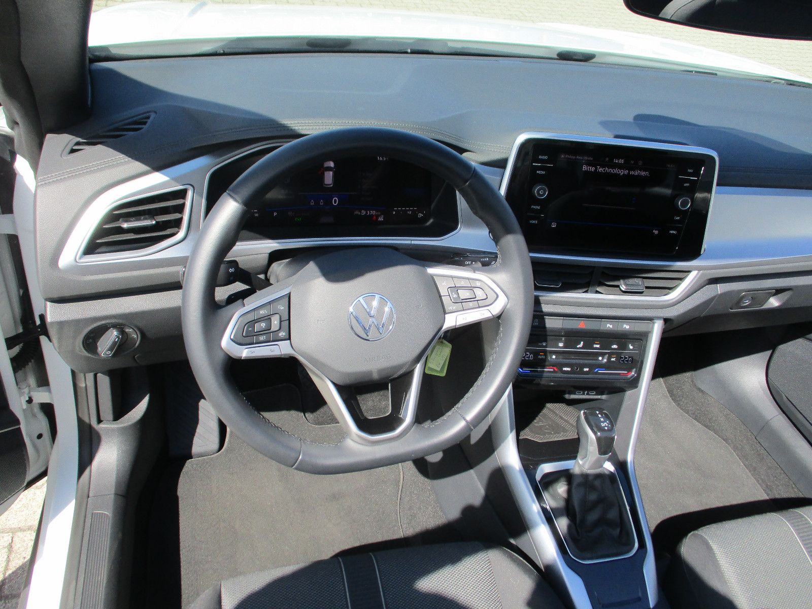 Volkswagen T-Roc Cabriolet Style - Samsaru's Car Outlet