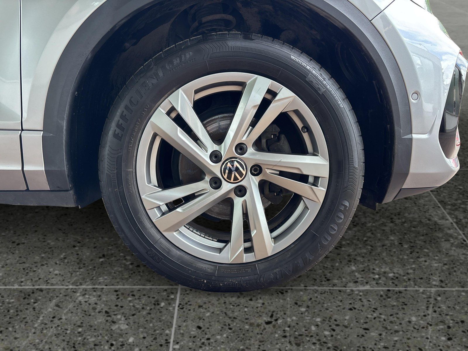 Volkswagen T-Roc 1.5 TSI R-LINE - Samsaru's Car Outlet