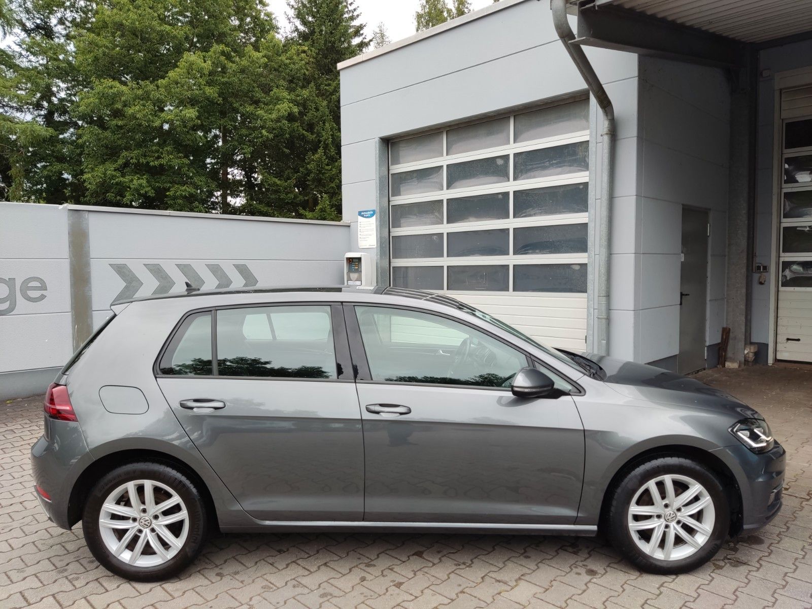 Volkswagen Golf 1.5 TSI DSG Highline - Samsaru's Car Outlet