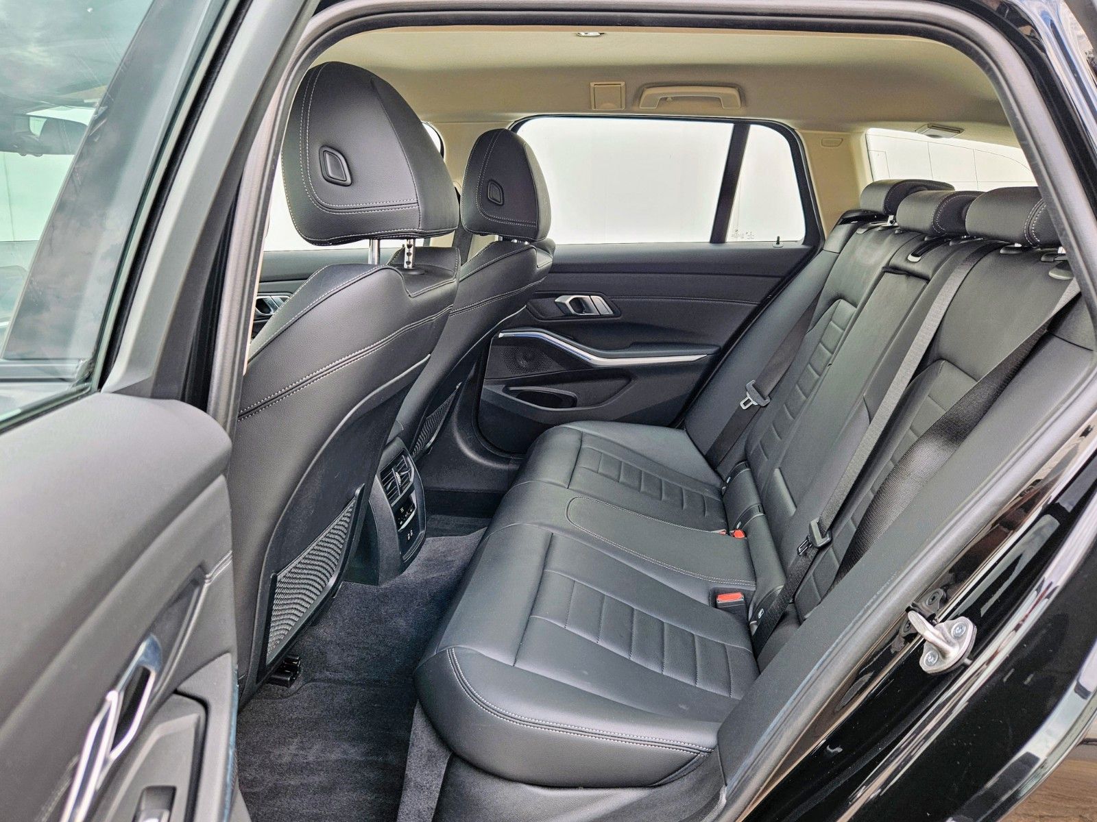 BMW 320d xDrive SPORT LINE - Samsaru's Car Outlet