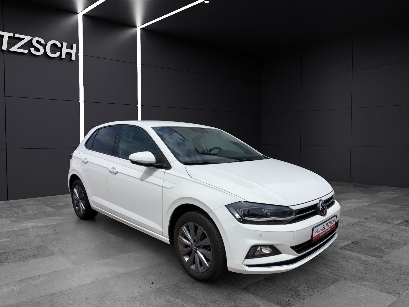 Volkswagen Polo VI Highline TSI DSG - Samsaru's Car Outlet