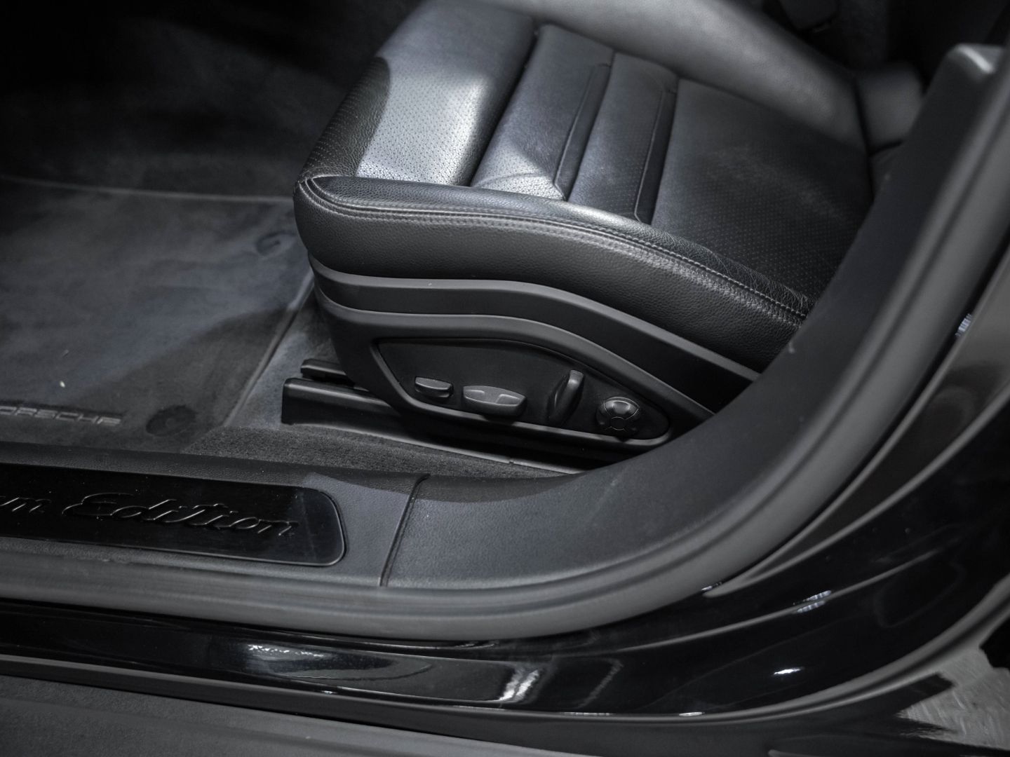 Porsche Panamera 4 E-Hybrid Platinum Edition HeadUp