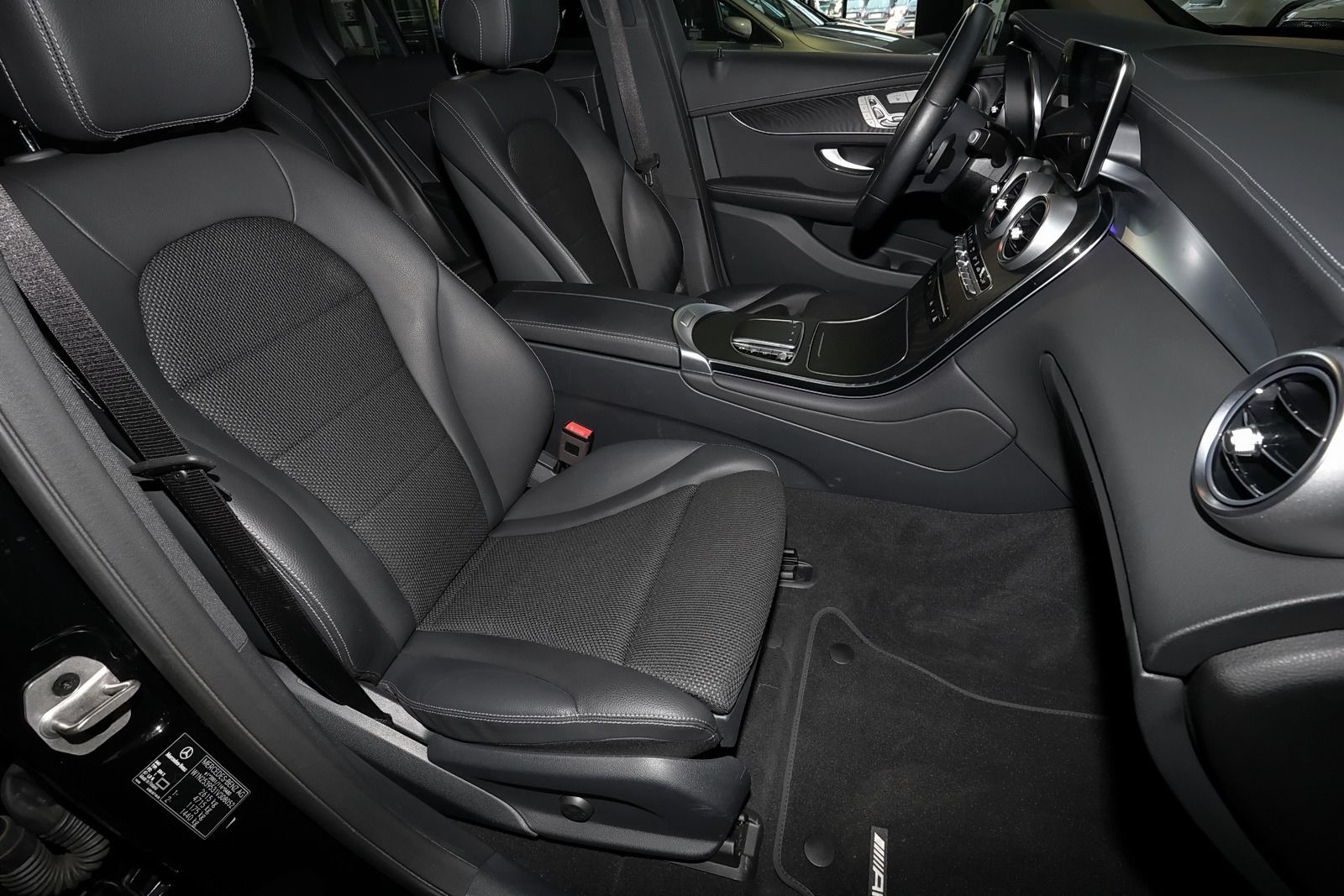 Mercedes-Benz GLC 300 e 4M AMG - Samsaru's Car Outlet