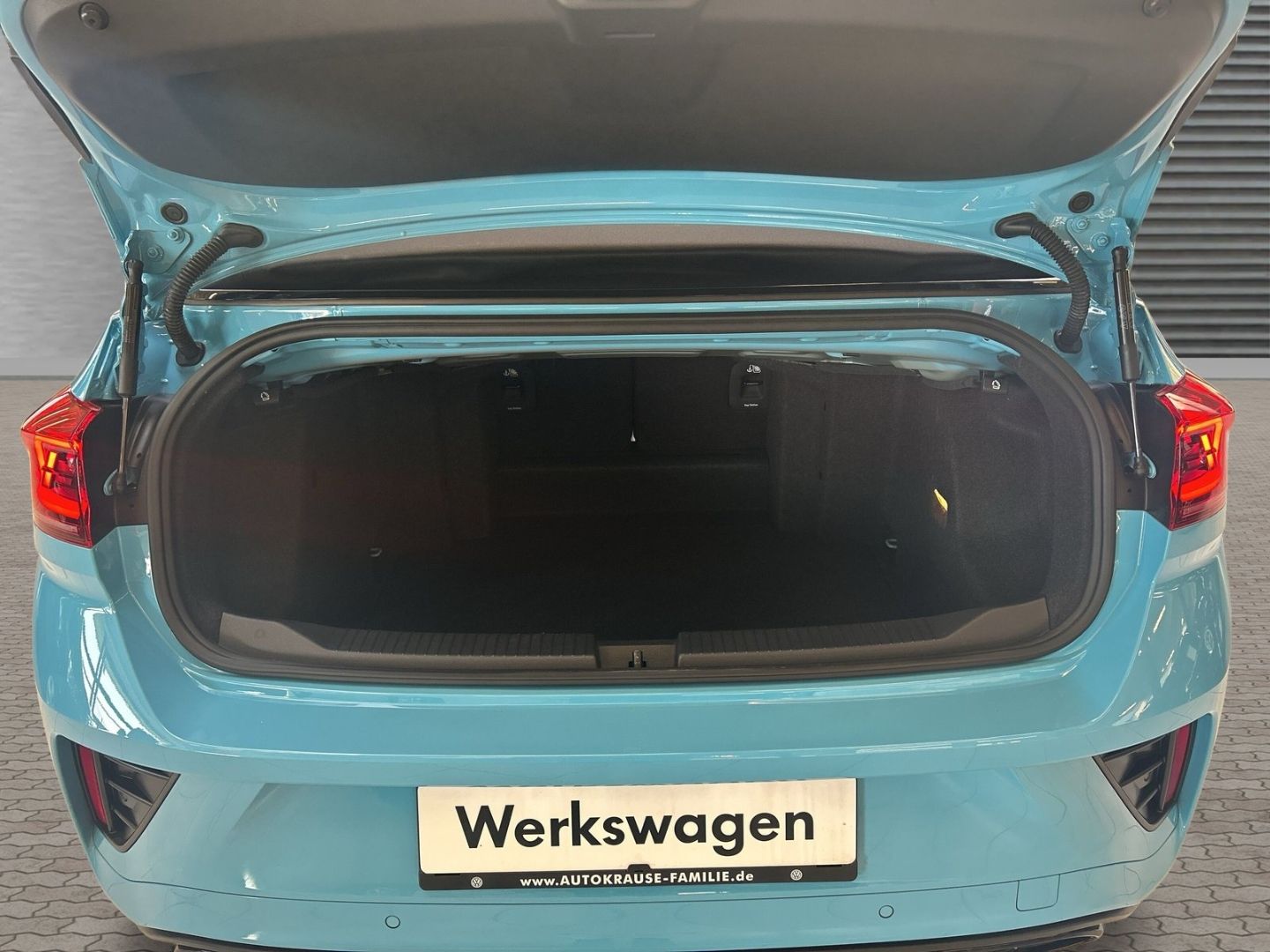 Volkswagen T-Roc 1.5 TSI R-Line Black - Samsaru's Car Outlet