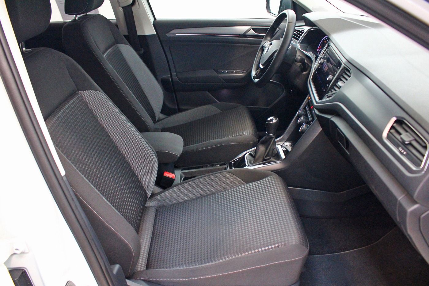 Volkswagen T-Roc 1.5 TSI Active - Samsaru's Car Outlet