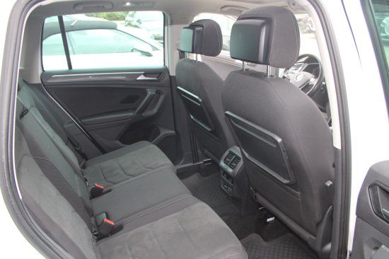 Volkswagen Tiguan 2.0 TDI 4Motion R-Line DSG Pano AHK ACC 2