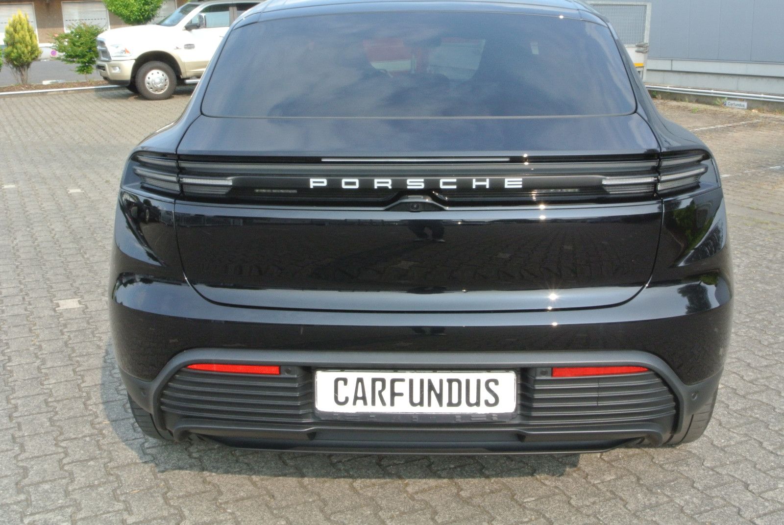 Porsche Macan Electric - Samsaru's Car Outlet
