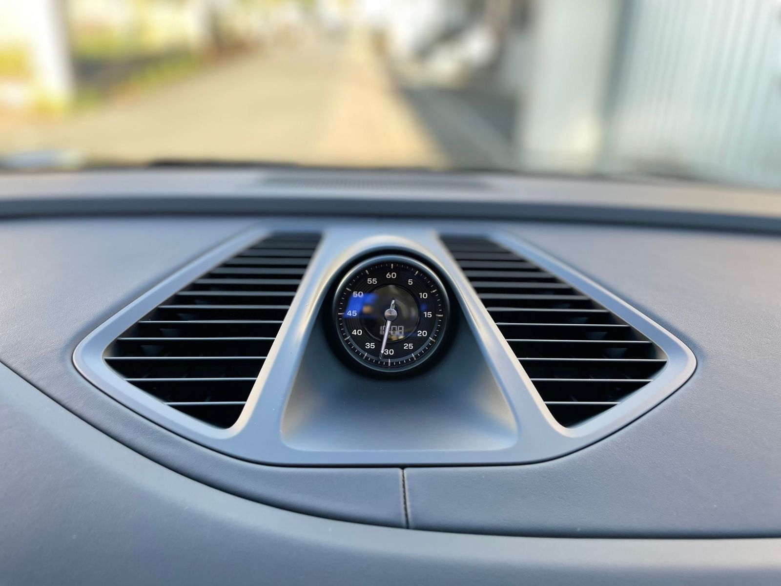 Porsche Macan 4 - Samsaru's Car Outlet
