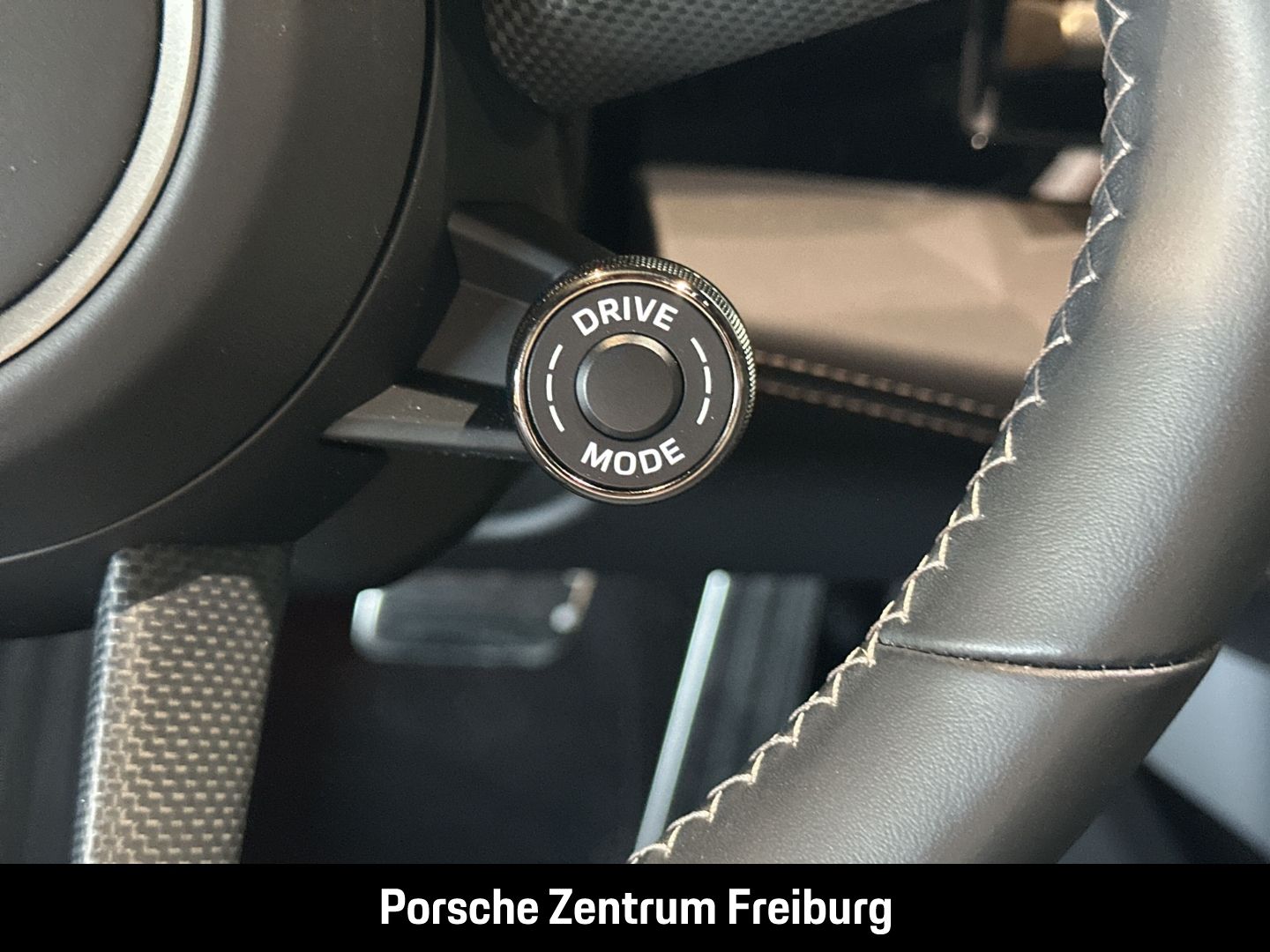 Porsche Taycan Turbo S Cross Turismo Burmester InnoDrive