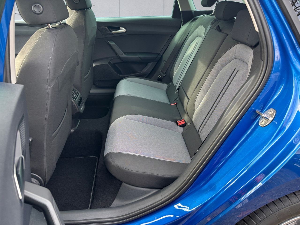 Seat Leon ST 1.5 eTSI DSG Road Edition AHK MATRIX